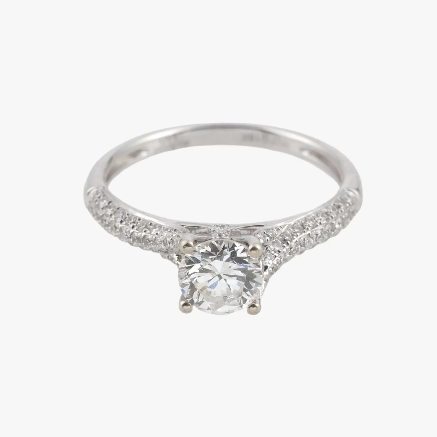 ANILLOS DE COMPROMISO Solitario en oro blanco con brillante color g, pureza vs1, y peso 0,75 ct