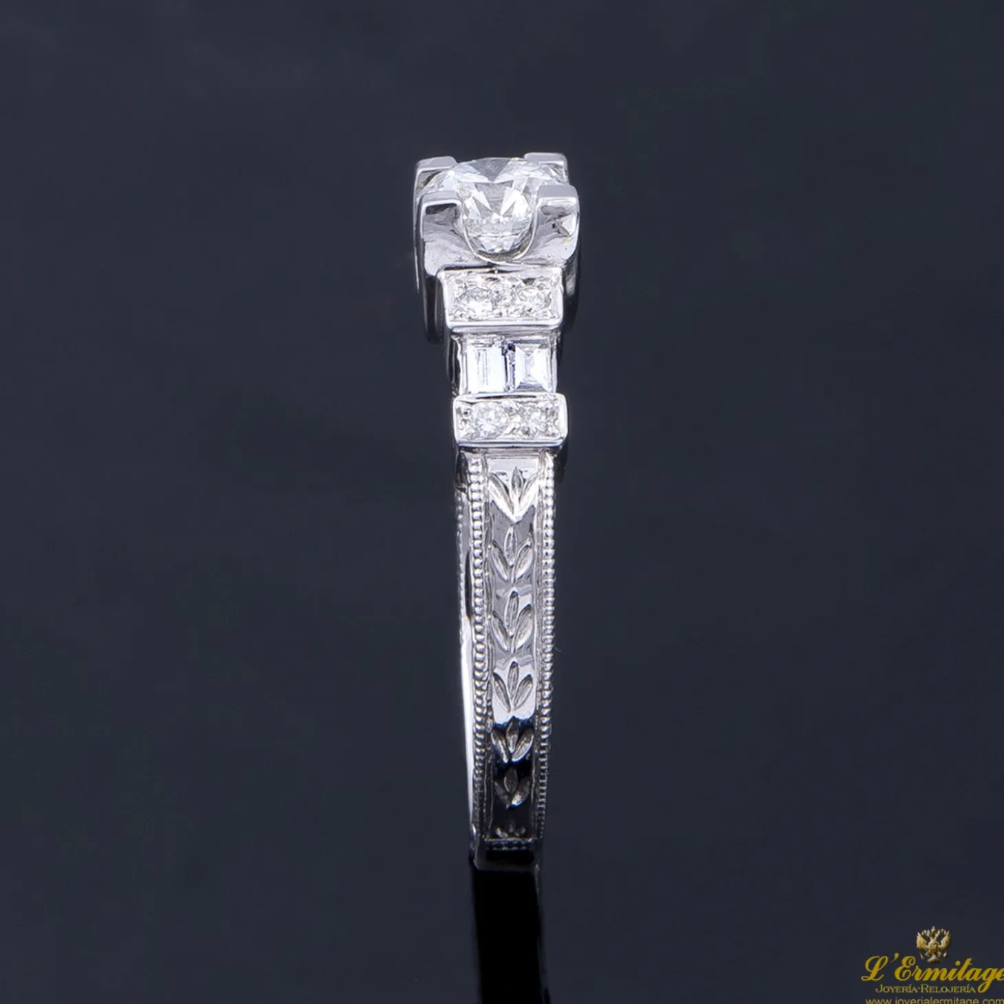 ANILLOS DE COMPROMISO Sortija oro blanco y diamantes color g, pureza si1 y peso 0,55 cts.