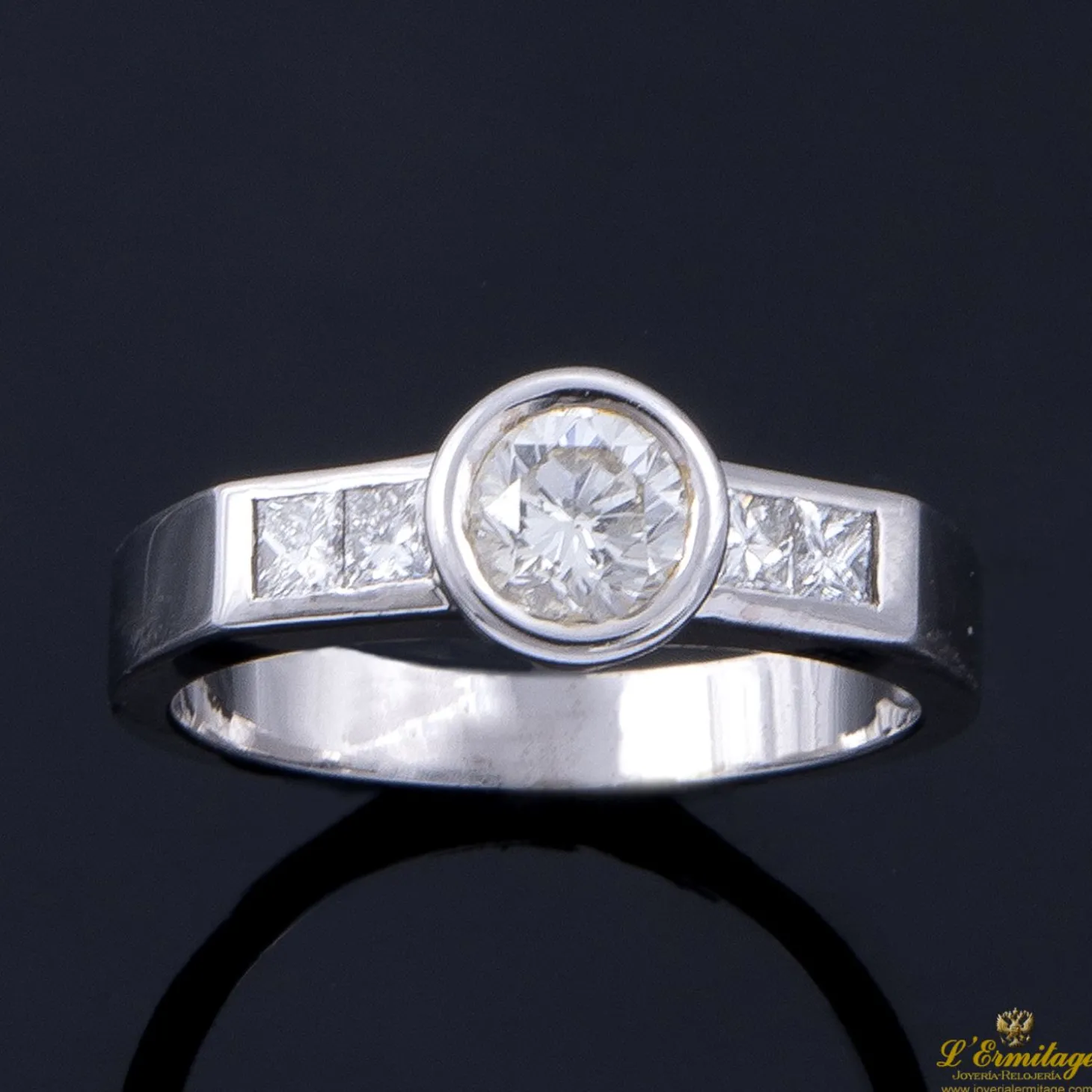 ANILLOS DE COMPROMISO Sortija oro blanco y diamantes color b, pureza vs1 y peso 0,57 cts.