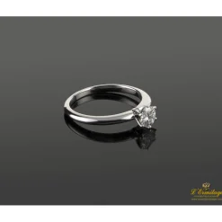 ANILLOS DE COMPROMISO Sortija solitario oro blanco y diamante color g, pureza vs1 y peso 0,40 cts.