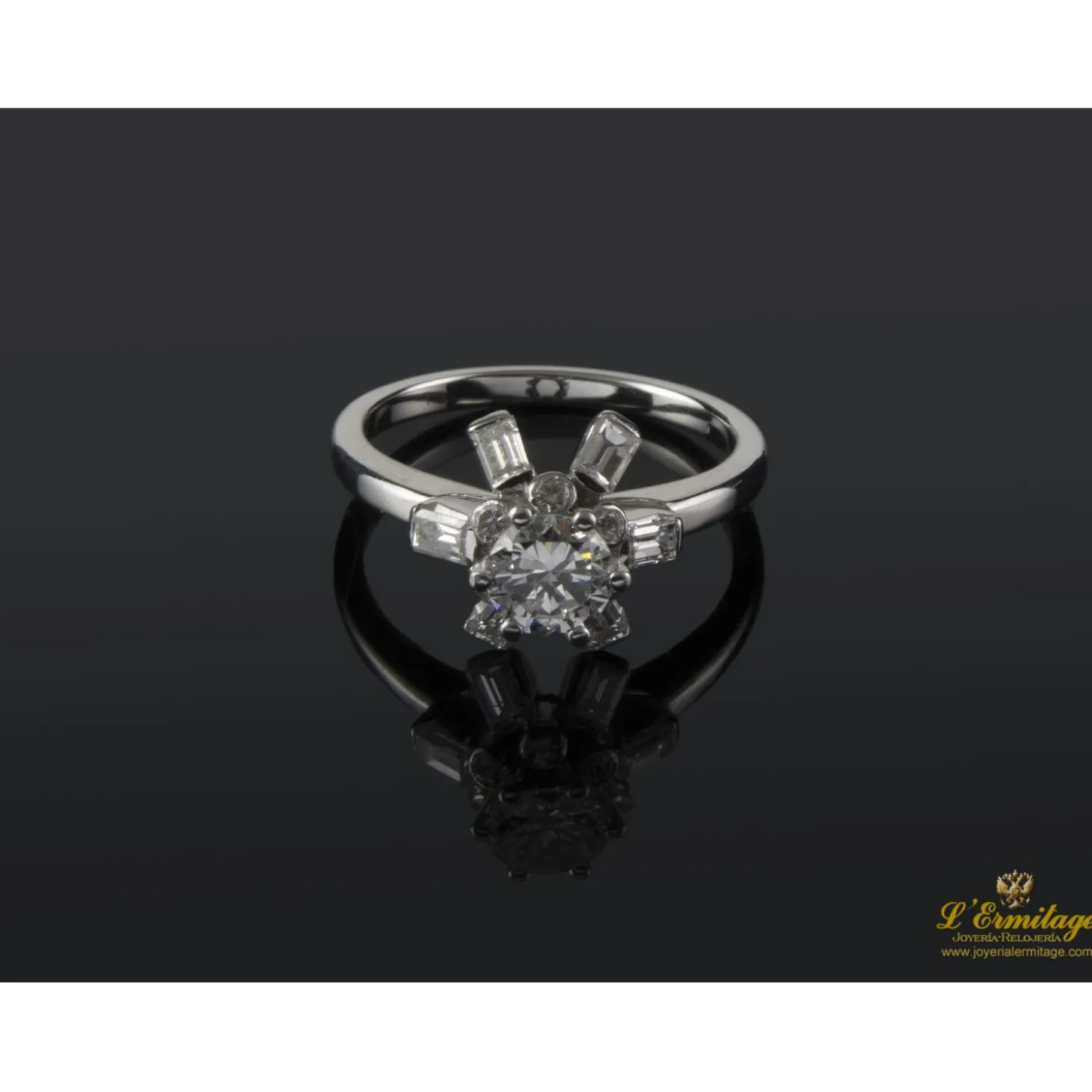 ANILLOS DE COMPROMISO Sortija solitario oro blanco y diamantes color g, pureza si1 y peso 0.65 Cts.
