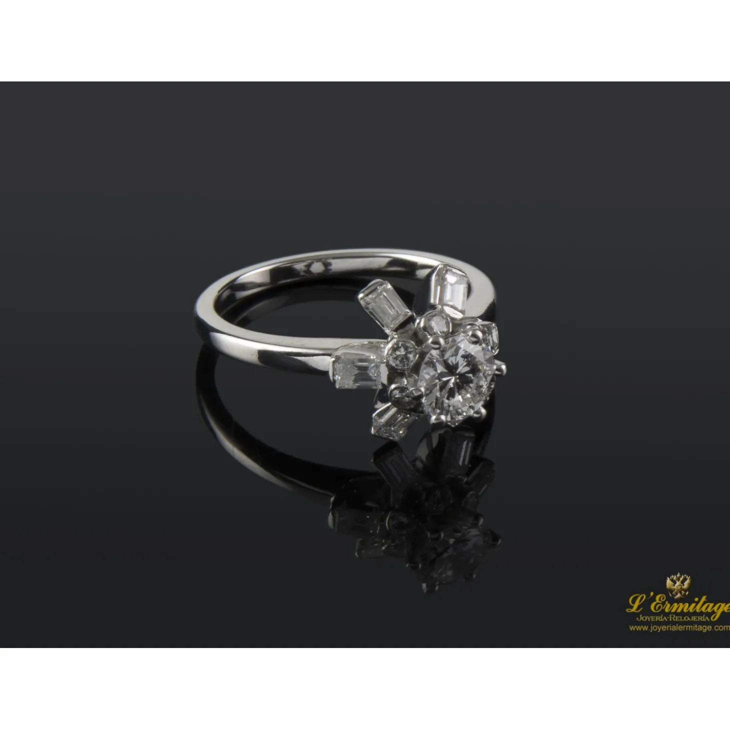 ANILLOS DE COMPROMISO Sortija solitario oro blanco y diamantes color g, pureza si1 y peso 0.65 Cts.