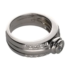 ANILLOS DE COMPROMISO Sortija solitario en oro blanco con brillantes.