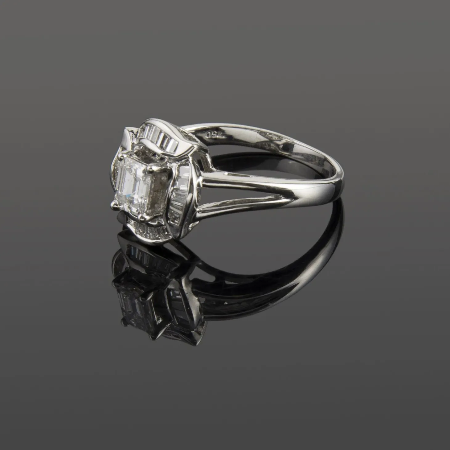 ANILLOS DE COMPROMISO Sortija oro blanco y diamantes.