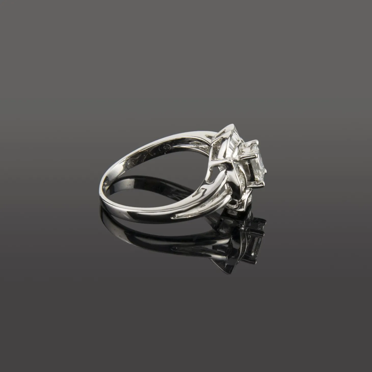 ANILLOS DE COMPROMISO Sortija oro blanco y diamantes.