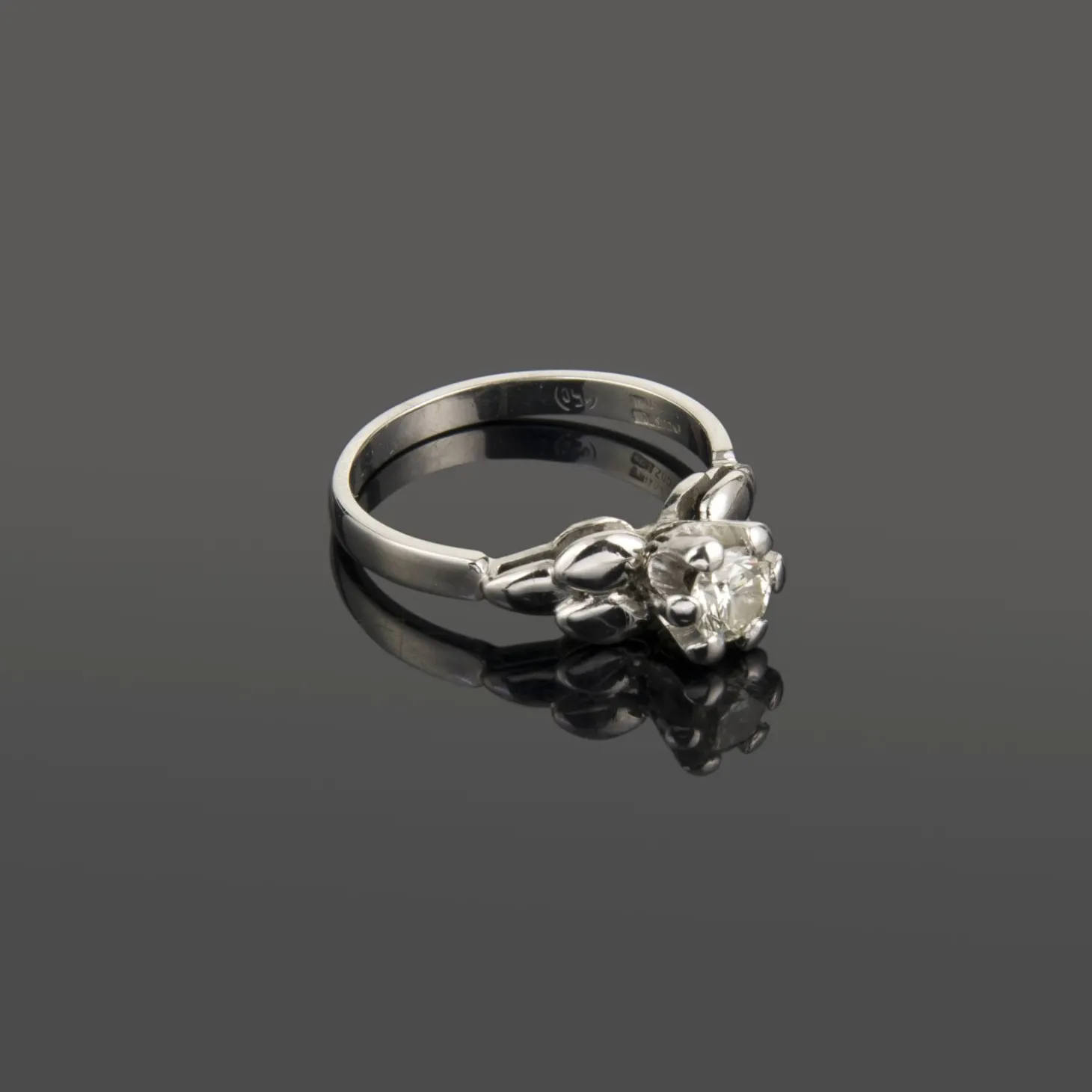 ANILLOS DE COMPROMISO Sortija solitario oro blanco.
