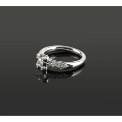 ANILLOS DE COMPROMISO Sortija solitario oro blanco y diamantes color g, pureza vs2 y peso 0,30 cts.