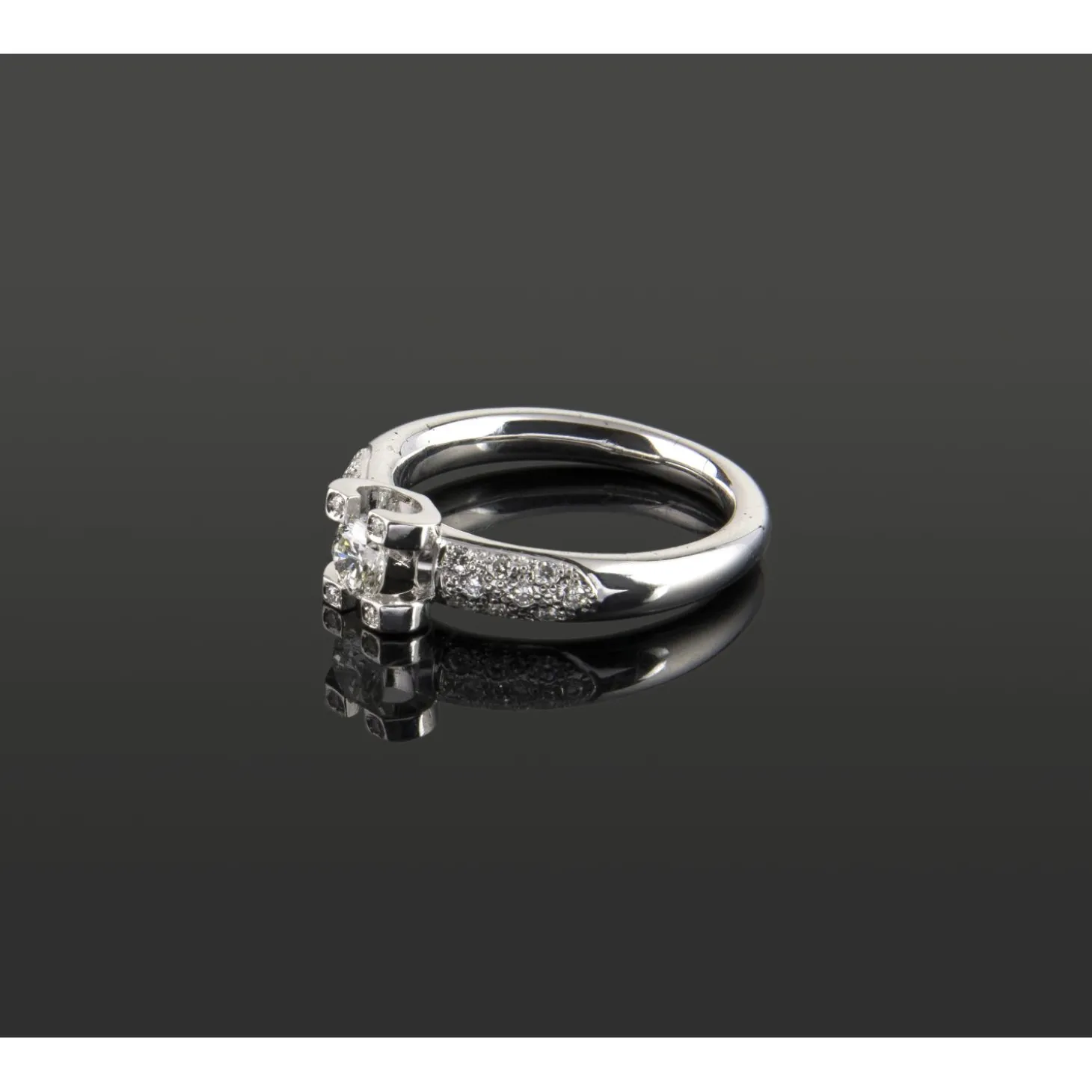 ANILLOS DE COMPROMISO Sortija solitario oro blanco y diamantes color g, pureza vs2 y peso 0,30 cts.