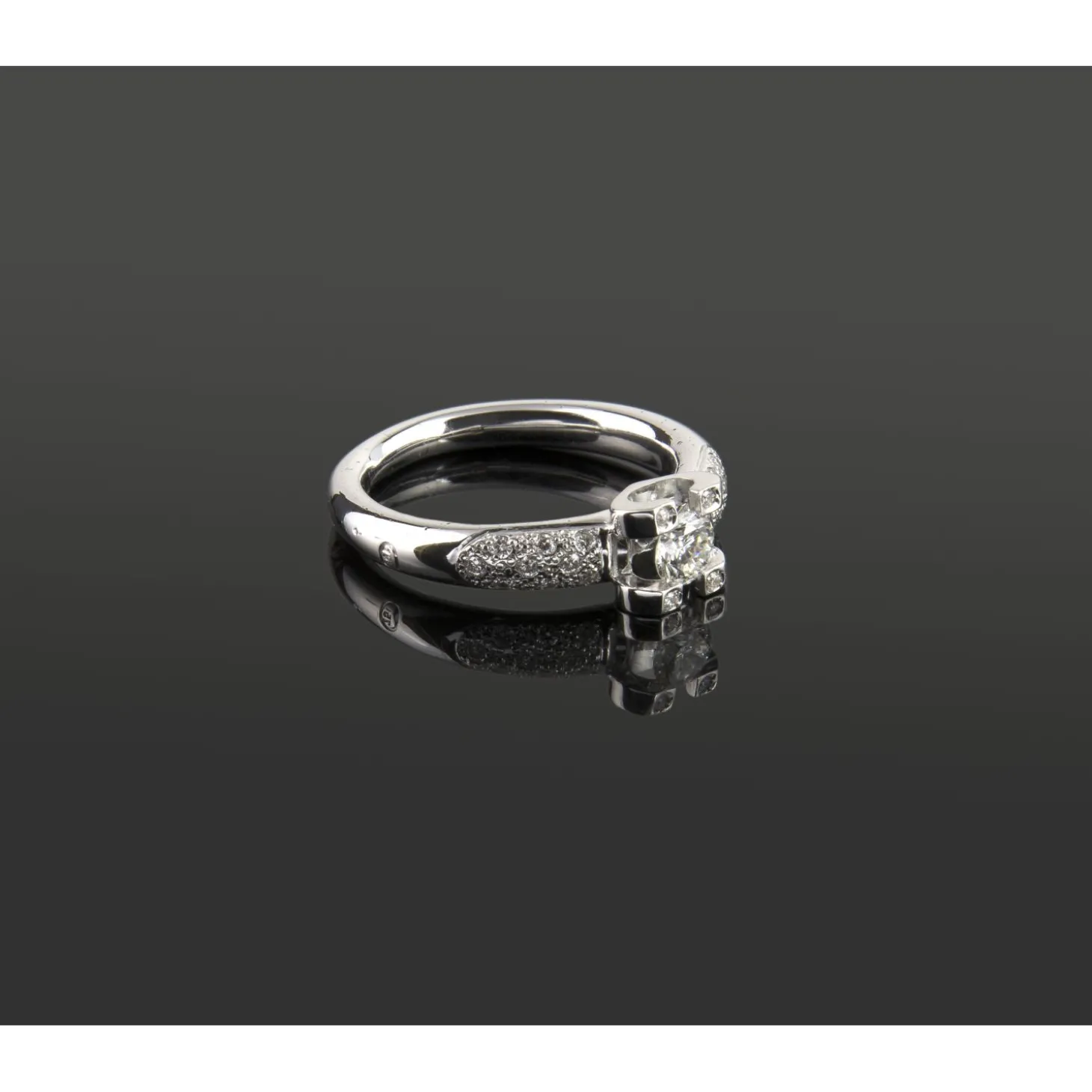 ANILLOS DE COMPROMISO Sortija solitario oro blanco y diamantes color g, pureza vs2 y peso 0,30 cts.