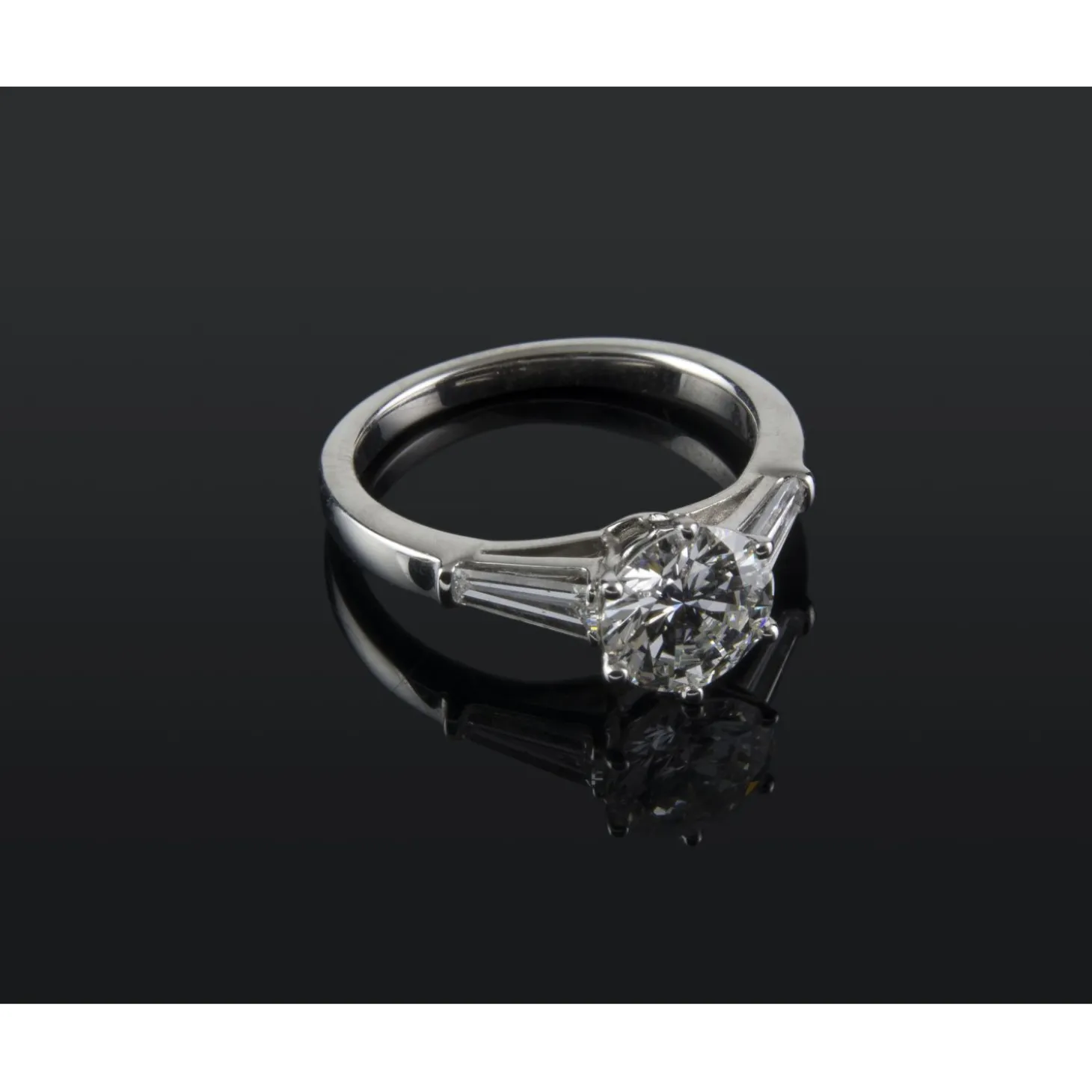 ANILLOS DE COMPROMISO Sortija solitario oro blanco y diamantes color g, pureza vs1 y peso 1,41 cts.