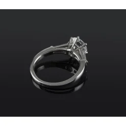 ANILLOS DE COMPROMISO Sortija solitario oro blanco y diamantes color g, pureza vs1 y peso 1,41 cts.