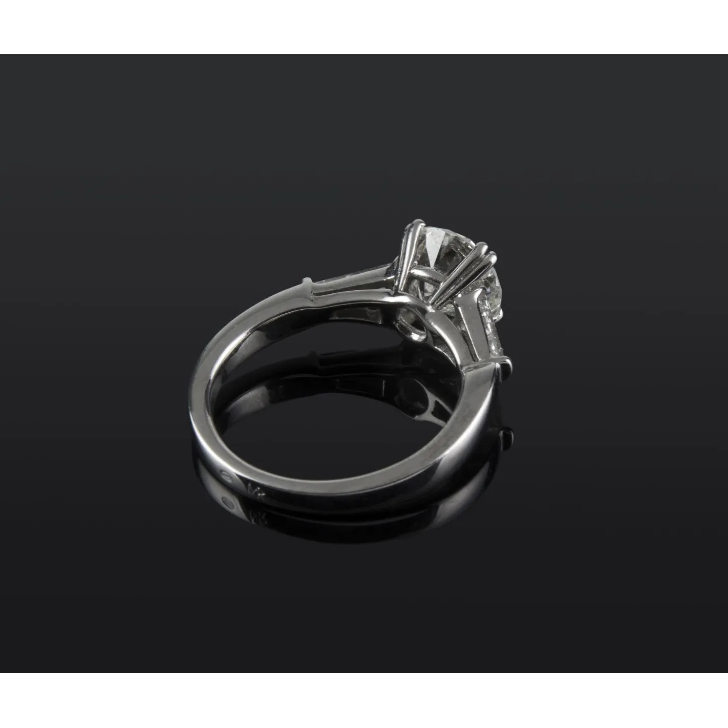ANILLOS DE COMPROMISO Sortija solitario oro blanco y diamantes color h, pureza si1 y peso 1,69 cts.