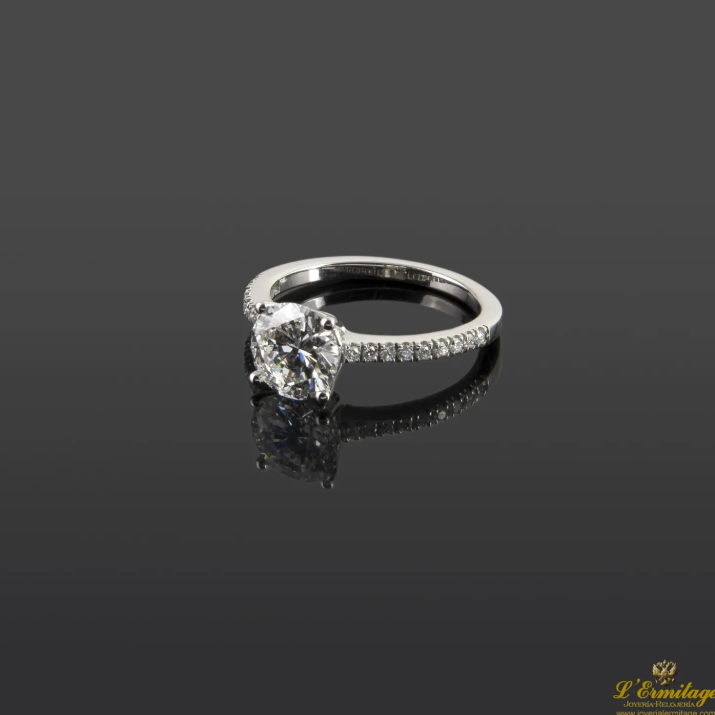 ANILLOS DE COMPROMISO Sortija solitario oro blanco color f, pureza vs1 y peso 1,55 cts.