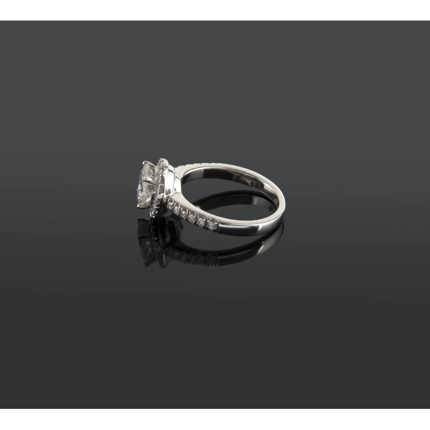 ANILLOS DE COMPROMISO Sortija solitario oro blanco y diamantes color g, pureza vs1 y peso 1,31 cts.