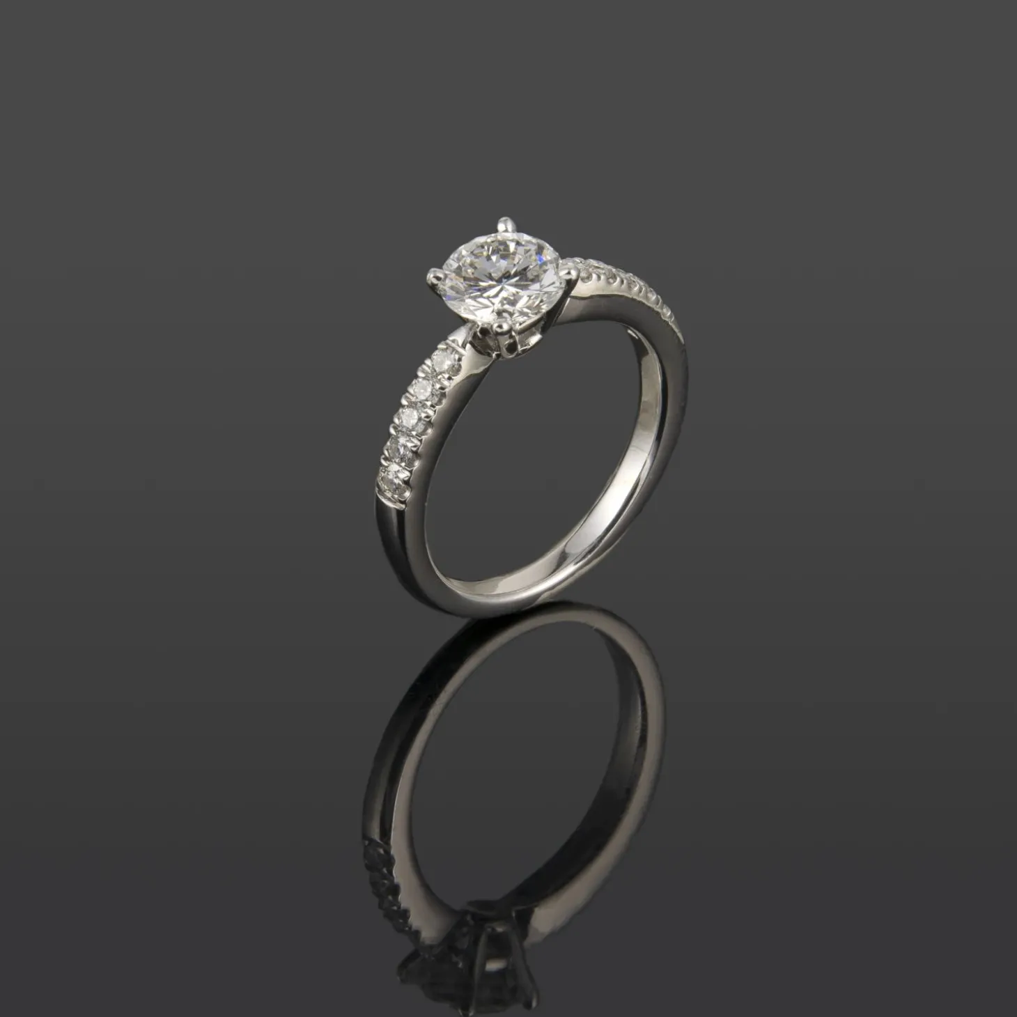 ANILLOS DE COMPROMISO Sortija solitario oro blanco color e, pureza vvs1 y peso 1,05 cts.