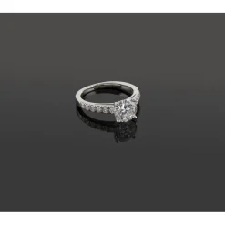 ANILLOS DE COMPROMISO Sortija solitario oro blanco y diamantes color f, pureza p1 y peso 1,70 cts.