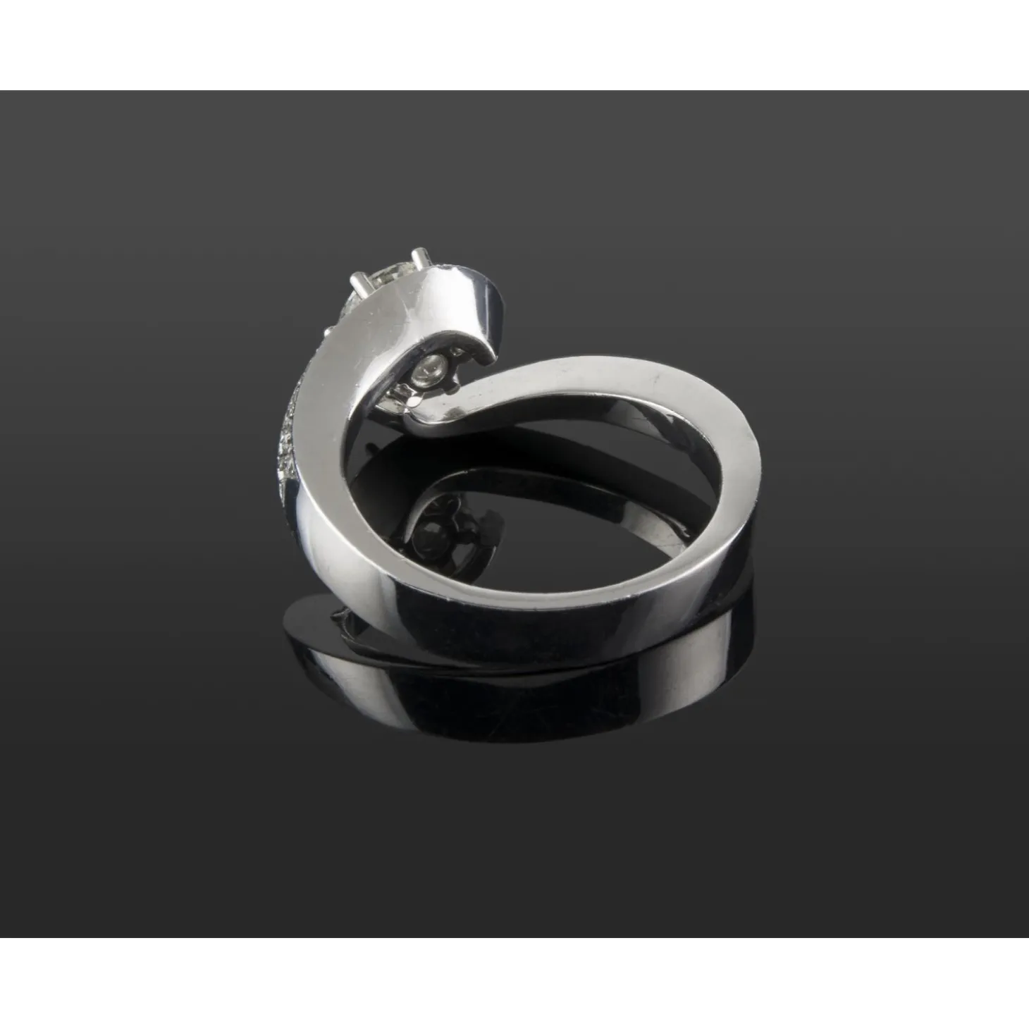 ANILLOS DE COMPROMISO Sortija oro blanco y diamantes color j, pureza vs1 y peso 1,04 cts.