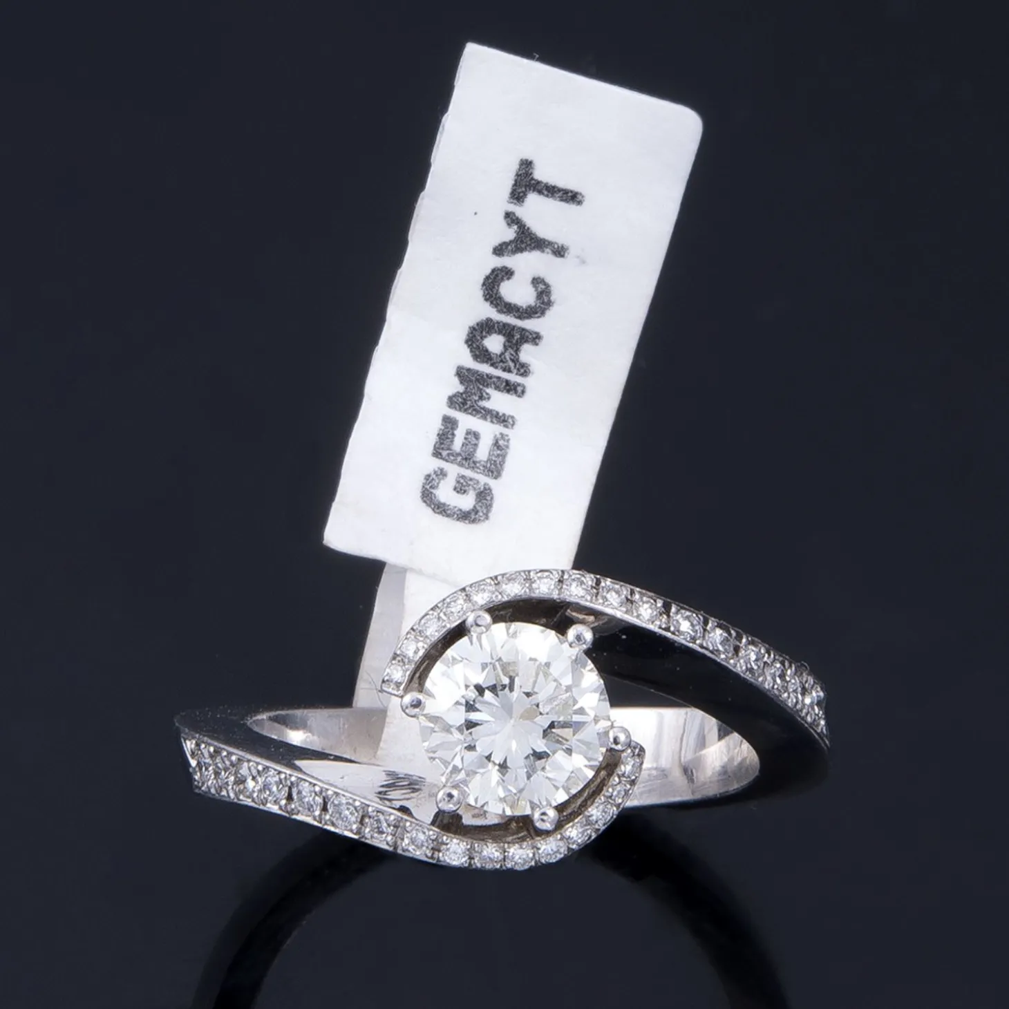 ANILLOS DE COMPROMISO Sortija oro blanco y diamantes color j, pureza vs1 y peso 1,04 cts.