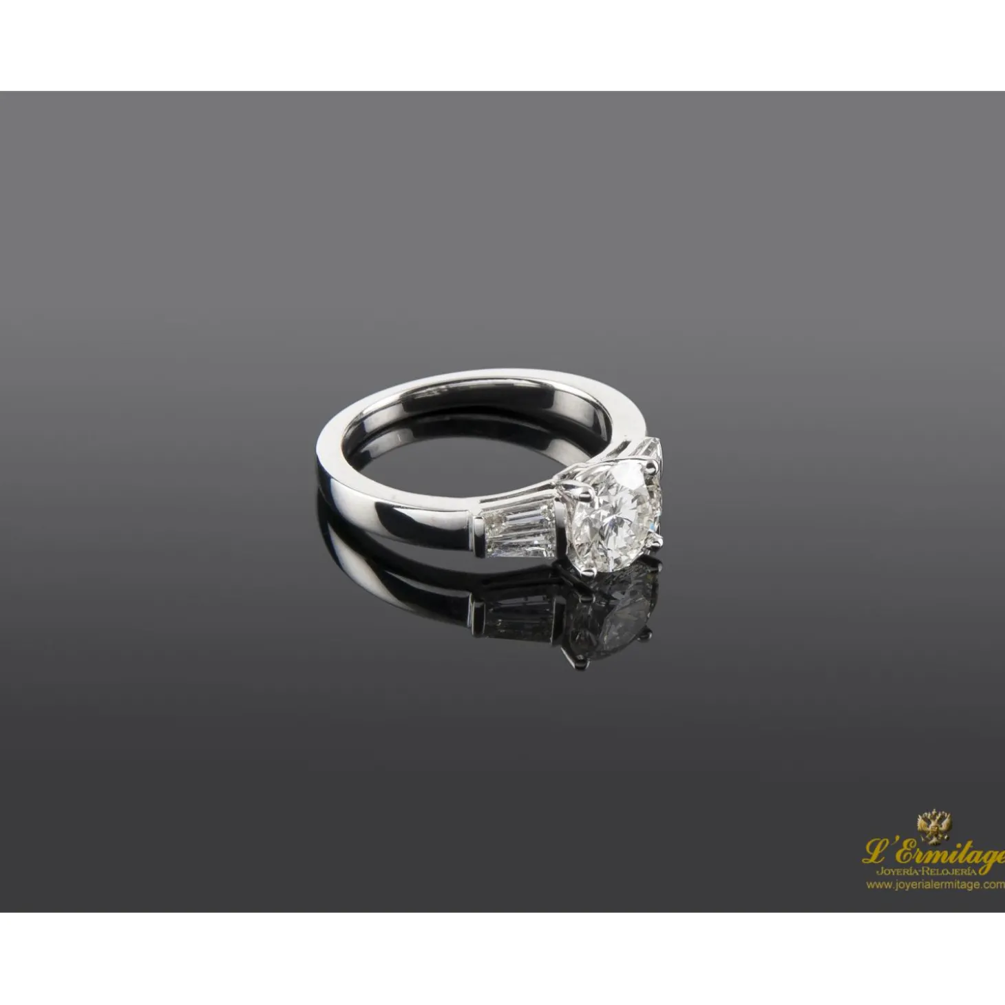 ANILLOS DE COMPROMISO Sortija oro blanco y diamantes color j, pureza vs1 y peso 1,26 cts.