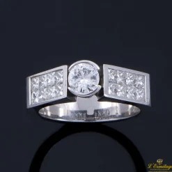 ANILLOS DE COMPROMISO Sortija oro blanco y diamantes color g, pureza si1 y peso 0,50 cts.