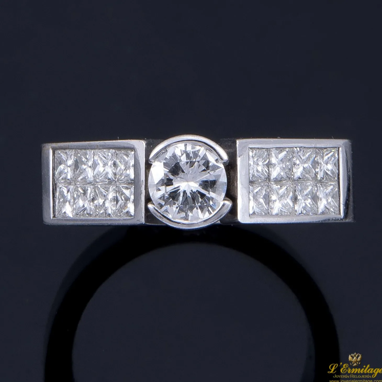 ANILLOS DE COMPROMISO Sortija oro blanco y diamantes color g, pureza si1 y peso 0,50 cts.