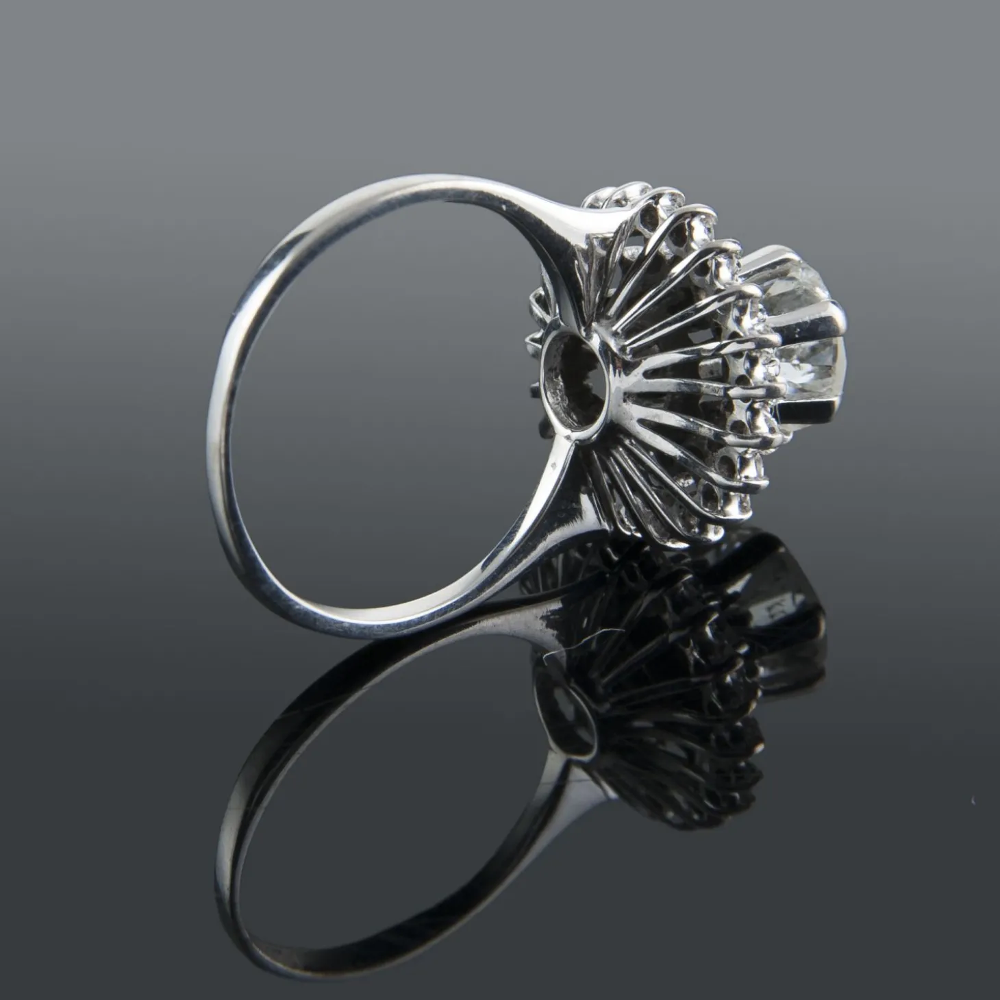 ANILLOS DE COMPROMISO Sortija oro blanco y diamantes color i, pureza p1 y peso 1,30 cts.