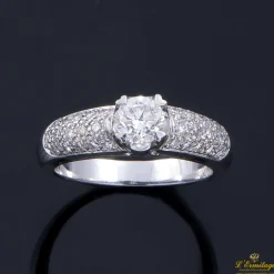 ANILLOS DE COMPROMISO Sortija oro blanco y diamantes color g, pureza si1 y peso 0,50 cts.