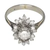 ANILLOS / SORTIJAS Solitario en oro blanco con brillante central y detalles con brillantes. Talla 8.