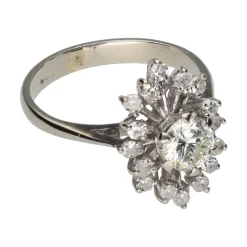 ANILLOS / SORTIJAS Solitario en oro blanco con brillante central y detalles con brillantes. Talla 8.