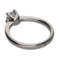 ANILLOS / SORTIJAS Solitario en oro blanco con un brillante. Talla 13.