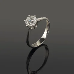 ANILLOS / SORTIJAS Solitario en oro blanco con brillante color f, pureza si1, y peso 1,05ct.