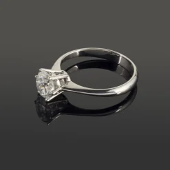 ANILLOS / SORTIJAS Solitario en oro blanco con brillante color f, pureza si1, y peso 1,05ct.