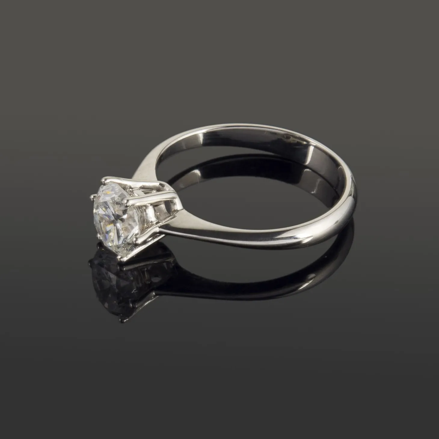 ANILLOS / SORTIJAS Solitario en oro blanco con brillante color f, pureza si1, y peso 1,05ct.