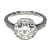 ANILLOS / SORTIJAS Solitario en oro blanco con brillante central y brillantes en orla y brazos. Talla 13.