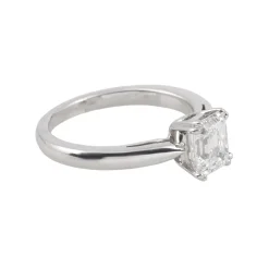 ANILLOS / SORTIJAS Solitario en oro blanco con brillante color f, pureza vs1 y peso 1,51 ct.
