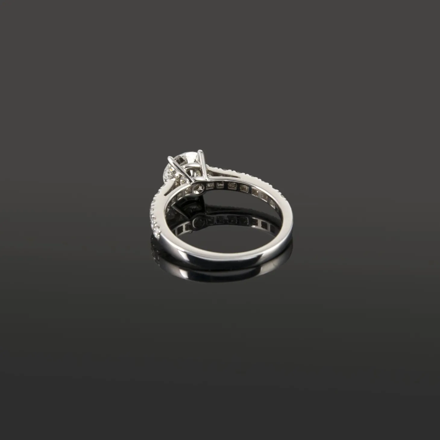 ANILLOS / SORTIJAS Solitario oro blanco y diamantes color e, pureza vvs1 y peso 1,05 cts.