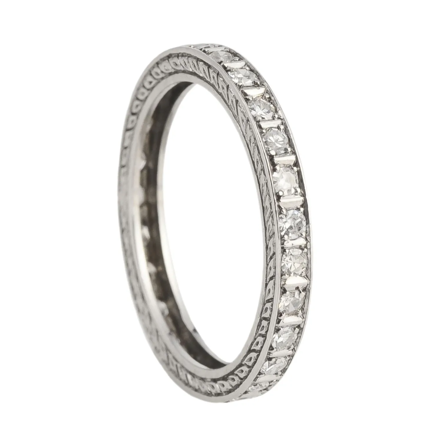 ANILLOS / SORTIJAS Sortija alianza realizada en oro blanco y diamantes naturales. Talla 13.