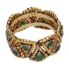 ANILLOS / SORTIJAS Sortija ancha en oro amarillo con esmeraldas. Talla 13.