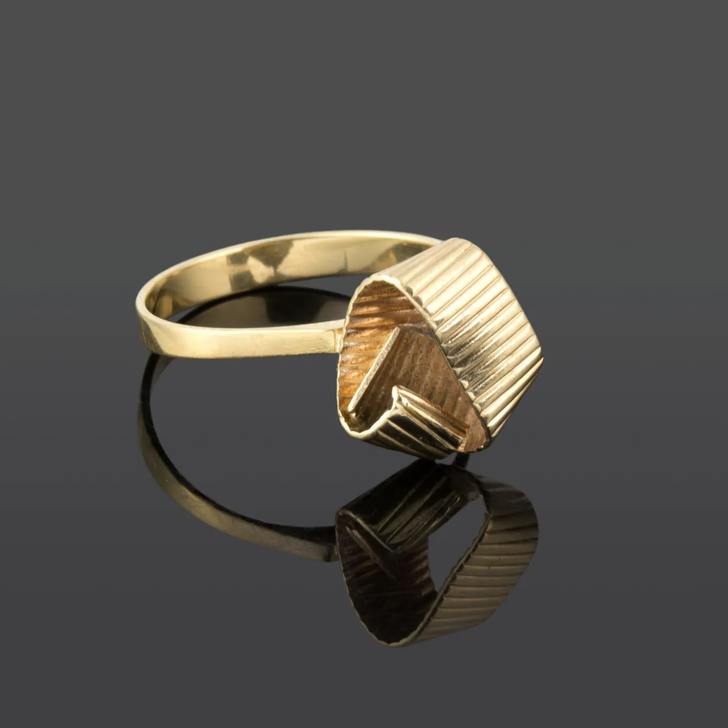 ANILLOS / SORTIJAS Sortija antigua oro amarillo.