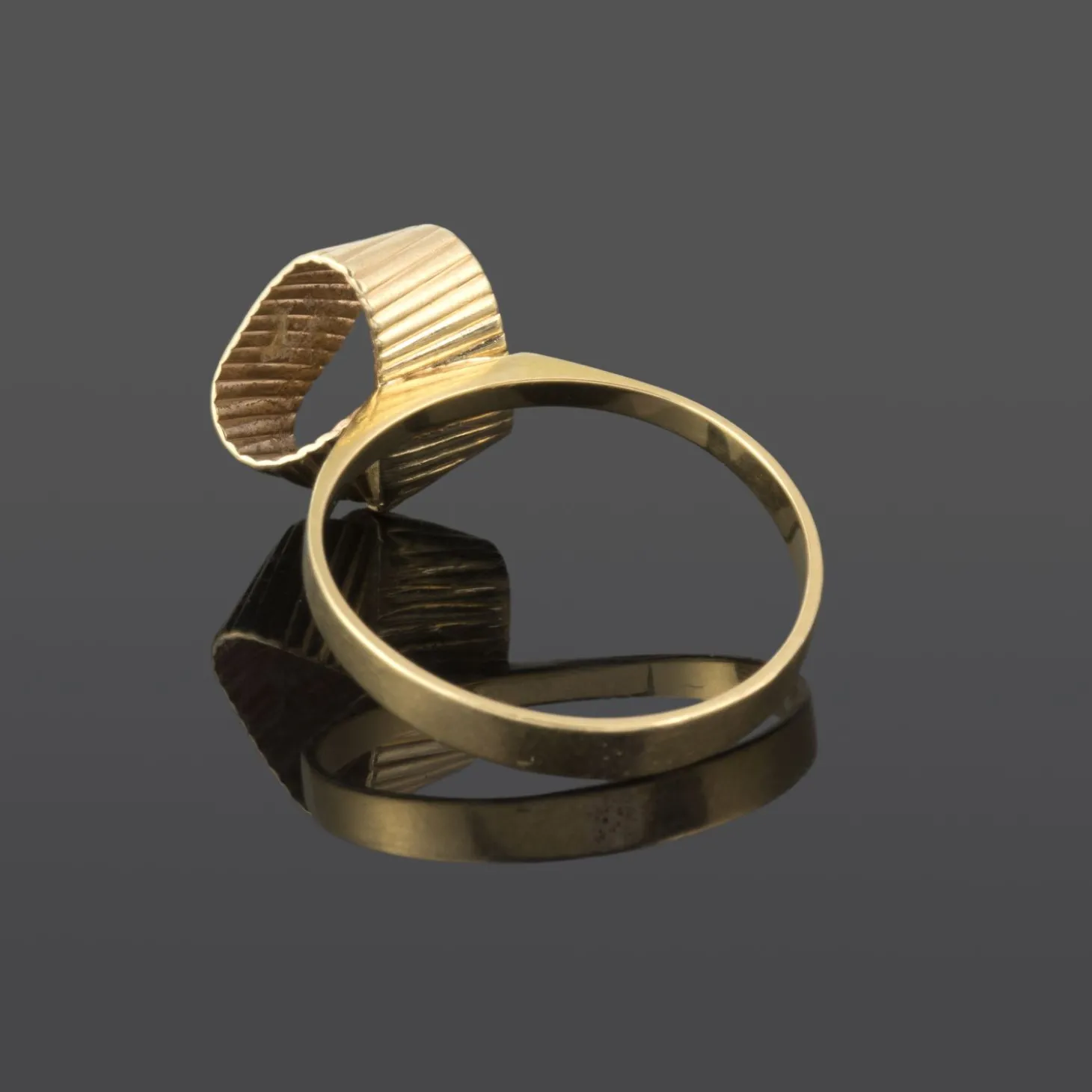ANILLOS / SORTIJAS Sortija antigua oro amarillo.