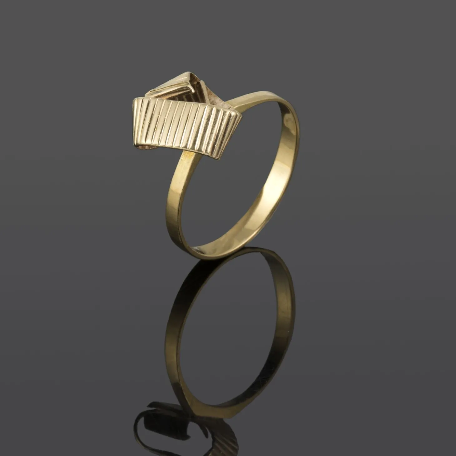 ANILLOS / SORTIJAS Sortija antigua oro amarillo.