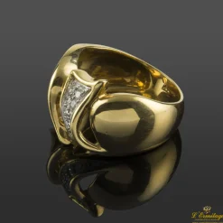 ANILLOS / SORTIJAS Sortija antigua oro amarillo y cuajado de diamantes.
