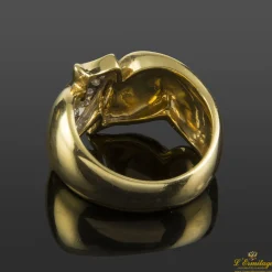 ANILLOS / SORTIJAS Sortija antigua oro amarillo y cuajado de diamantes.