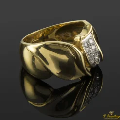 ANILLOS / SORTIJAS Sortija antigua oro amarillo y cuajado de diamantes.