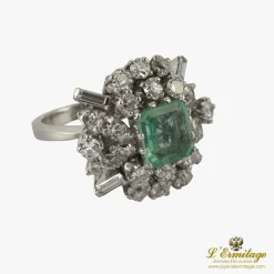 ANILLOS / SORTIJAS Sortija antigua oro blanco esmeralda y diamantes.