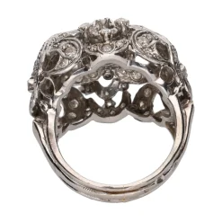 ANILLOS / SORTIJAS Sortija antigua en oro blanco y brillantes. Talla 10.