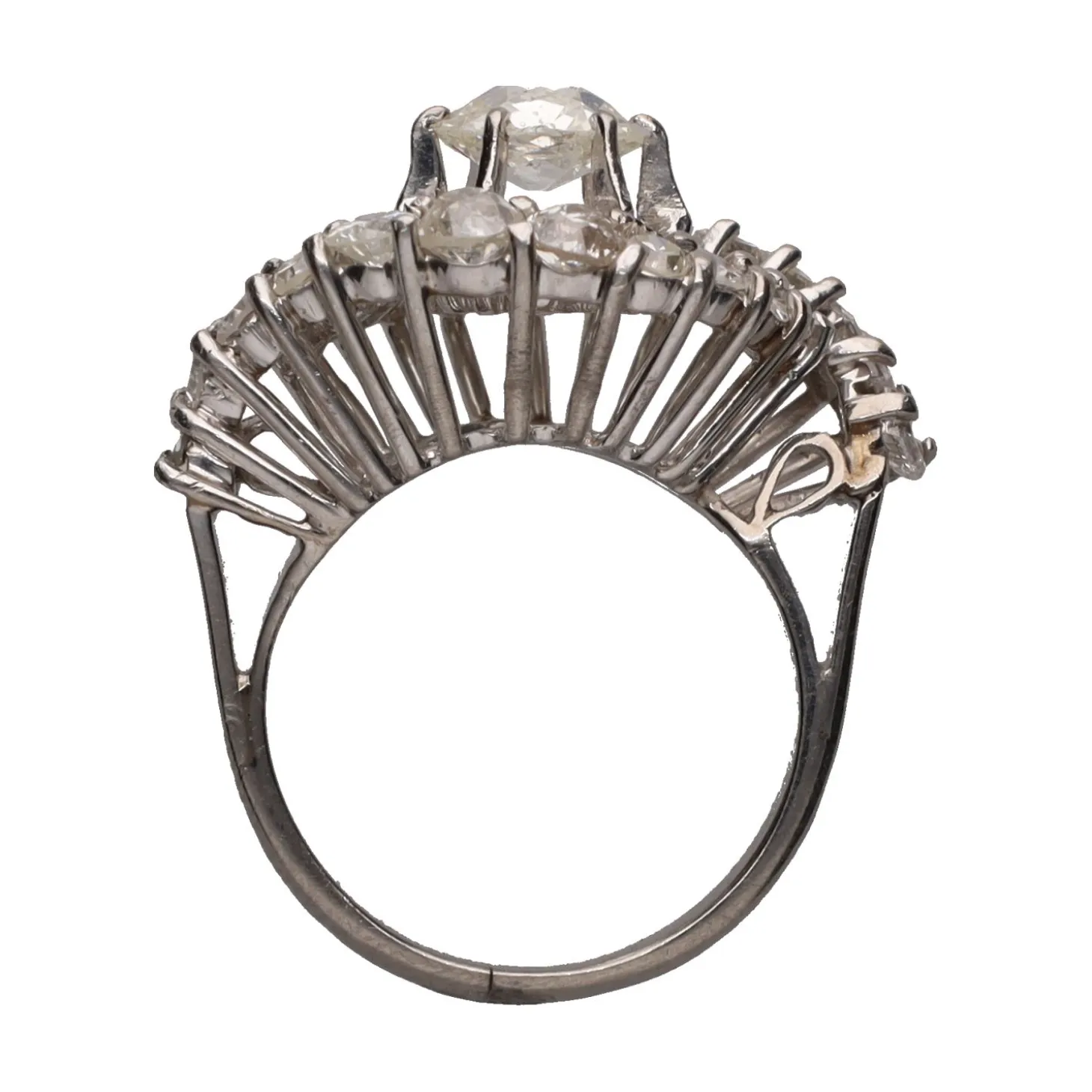 ANILLOS / SORTIJAS Sortija antigua en oro blanco con diamantes naturales. Talla 10.
