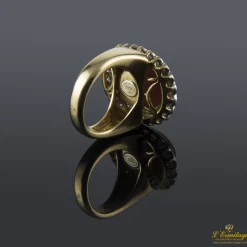 ANILLOS / SORTIJAS Sortija antigua oro amarillo coral y diamantes.