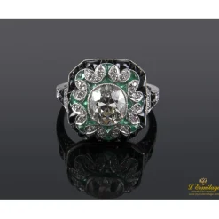 ANILLOS / SORTIJAS Sortija antigua oro blanco esmeraldas, ónix y diamante central.