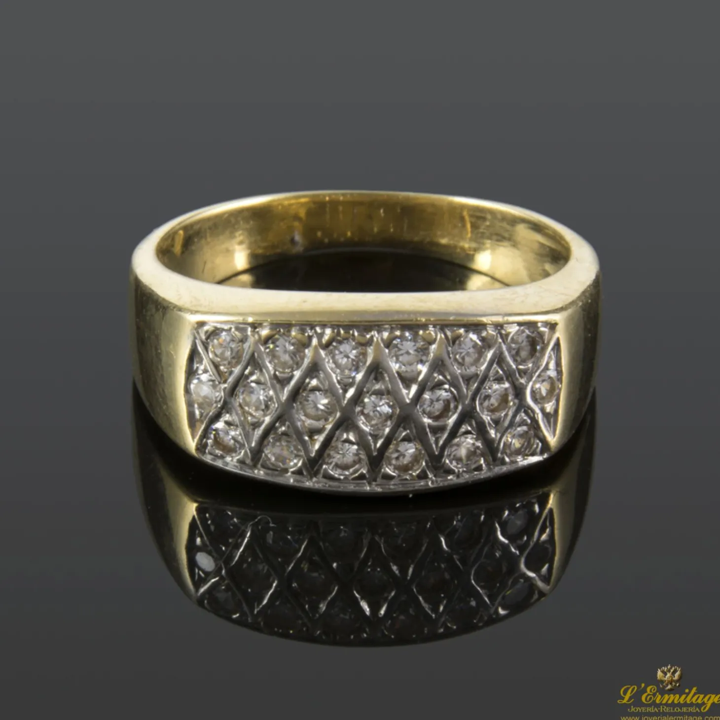 ANILLOS / SORTIJAS Sortija arlequinada realizada en oro amarillo y oro blanco con zirconitas.